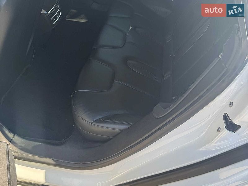 Ліфтбек Tesla Model S 2013 в Миргороді