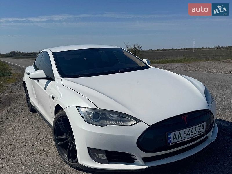 Ліфтбек Tesla Model S 2013 в Миргороді