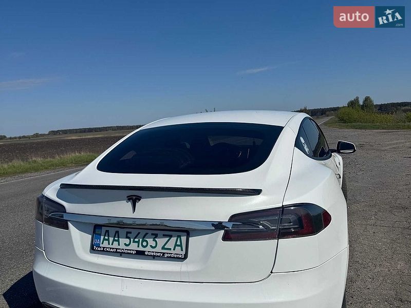 Ліфтбек Tesla Model S 2013 в Миргороді
