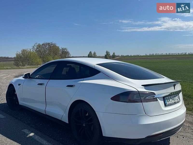 Ліфтбек Tesla Model S 2013 в Миргороді