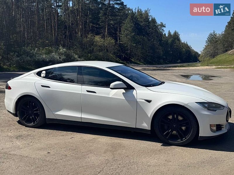 Ліфтбек Tesla Model S 2013 в Миргороді