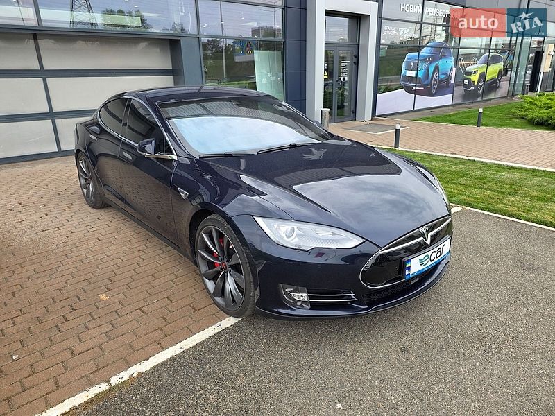 Tesla Model S 2015
