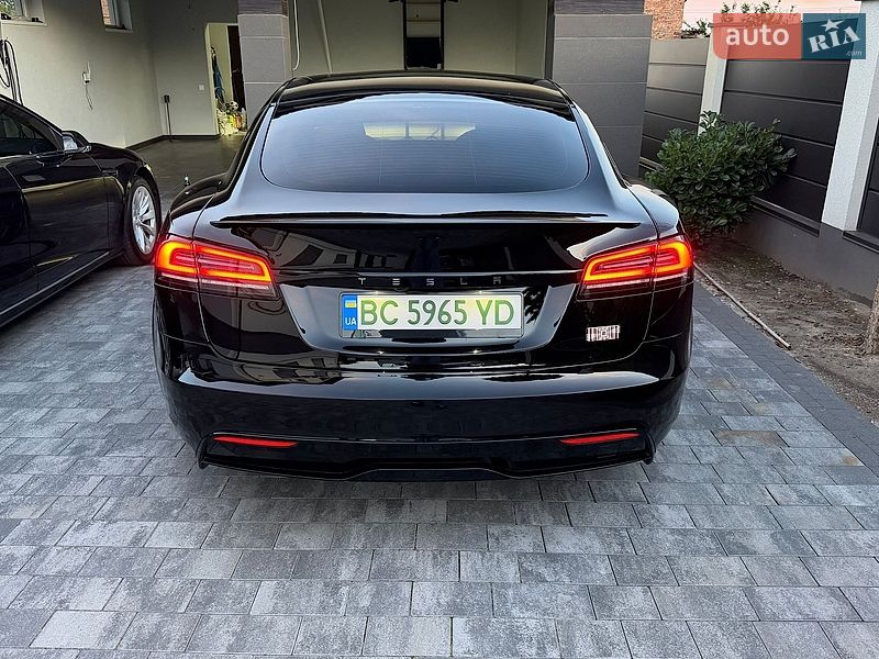 Лифтбек Tesla Model S 2023 в Львове
