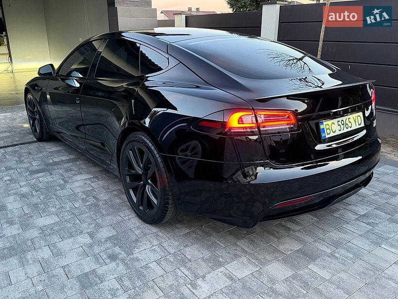 Лифтбек Tesla Model S 2023 в Львове
