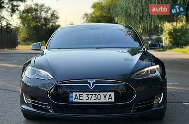 Лифтбек Tesla Model S 2015 в Кривом Роге