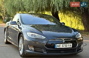 Лифтбек Tesla Model S 2015 в Кривом Роге