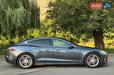 Лифтбек Tesla Model S 2015 в Кривом Роге
