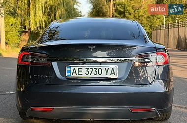 Лифтбек Tesla Model S 2015 в Кривом Роге