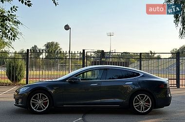 Лифтбек Tesla Model S 2015 в Кривом Роге
