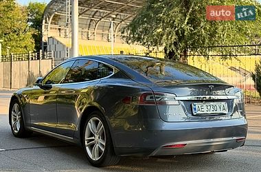 Лифтбек Tesla Model S 2015 в Кривом Роге