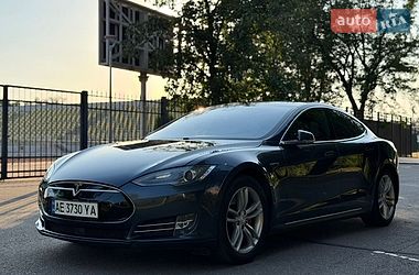 Лифтбек Tesla Model S 2015 в Кривом Роге