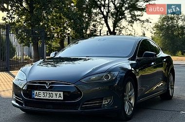 Лифтбек Tesla Model S 2015 в Кривом Роге