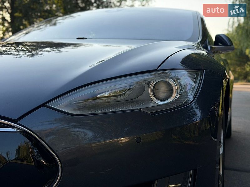Лифтбек Tesla Model S 2015 в Кривом Роге
