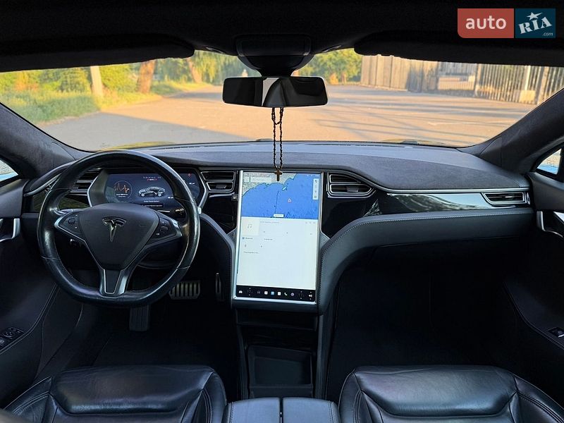 Лифтбек Tesla Model S 2015 в Кривом Роге