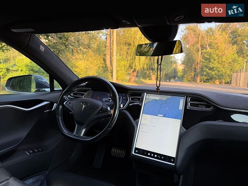 Лифтбек Tesla Model S 2015 в Кривом Роге