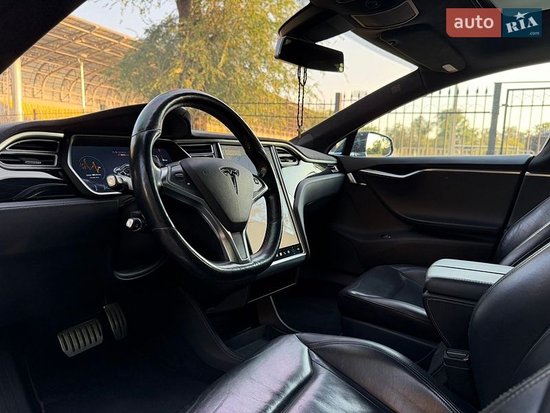 Лифтбек Tesla Model S 2015 в Кривом Роге