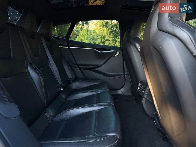 Лифтбек Tesla Model S 2015 в Кривом Роге