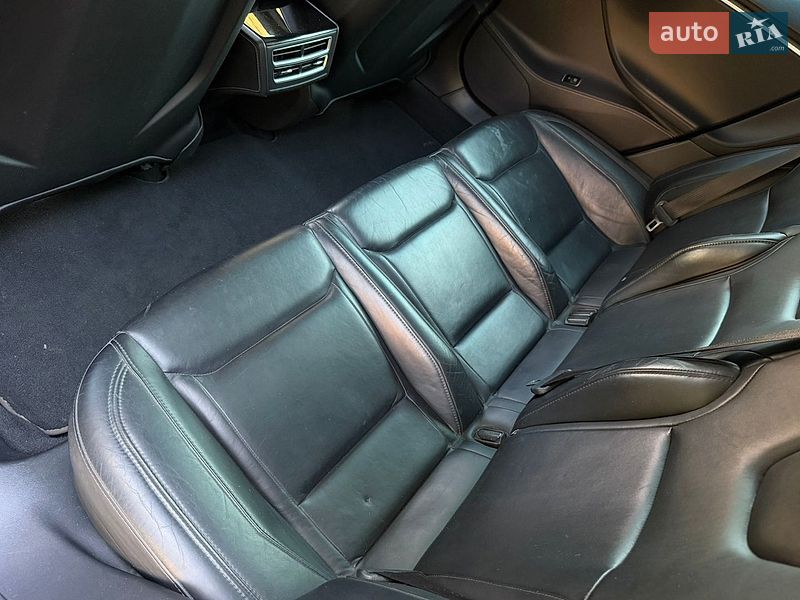 Лифтбек Tesla Model S 2015 в Кривом Роге