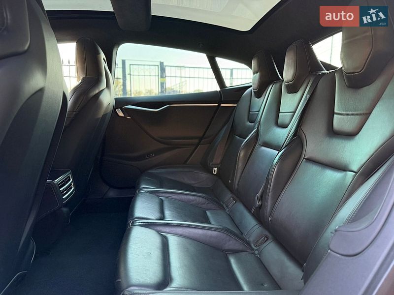 Лифтбек Tesla Model S 2015 в Кривом Роге