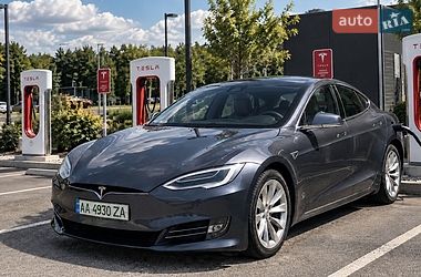 Tesla Model S  2019