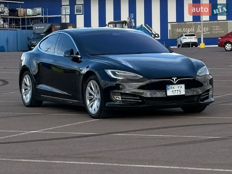 Tesla Model S 2018