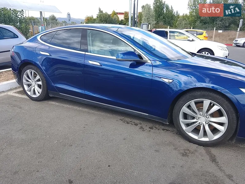 Tesla Model S 2016