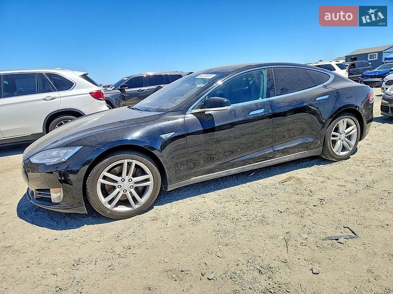 Tesla Model S 2014