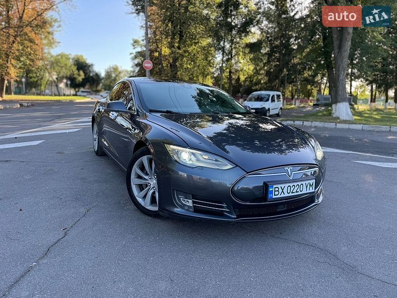 Лифтбек Tesla Model S 2015 в Виннице