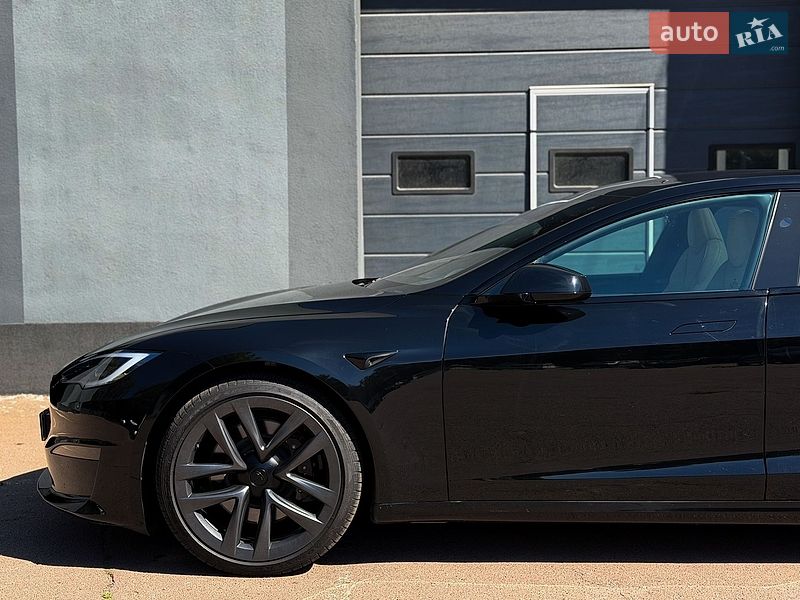 Лифтбек Tesla Model S 2024 в Киеве