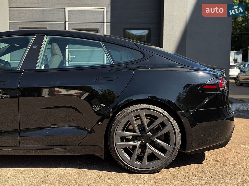 Лифтбек Tesla Model S 2024 в Киеве