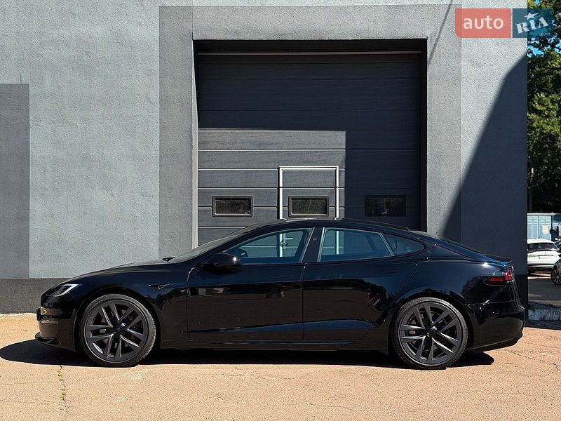 Лифтбек Tesla Model S 2024 в Киеве