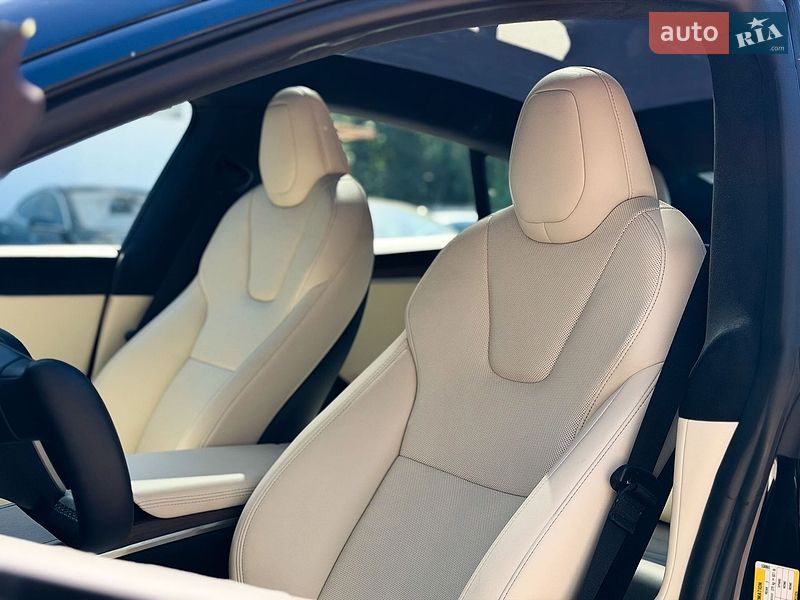 Лифтбек Tesla Model S 2024 в Киеве