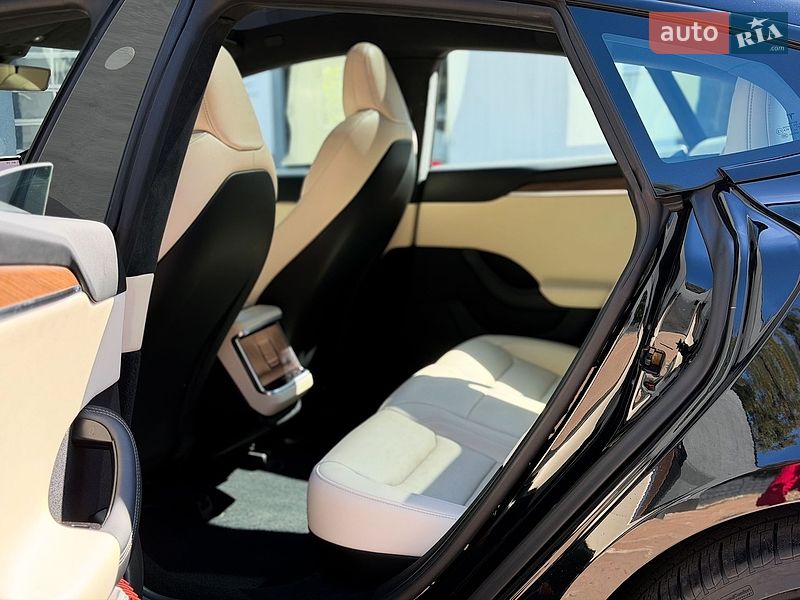 Лифтбек Tesla Model S 2024 в Киеве