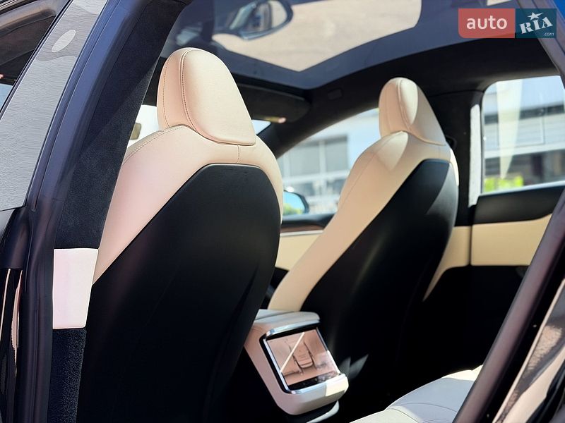 Лифтбек Tesla Model S 2024 в Киеве