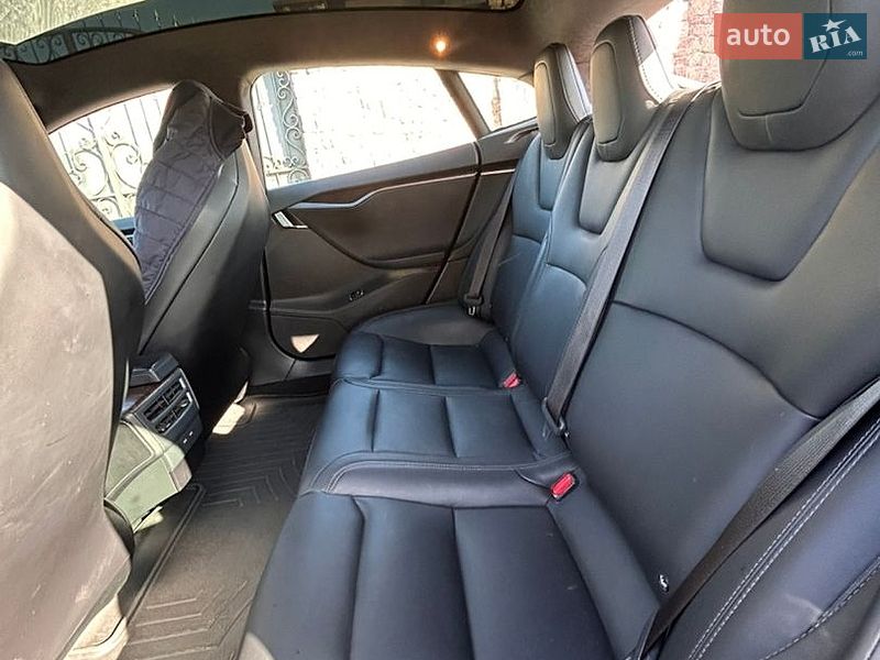 Ліфтбек Tesla Model S 2018 в Житомирі