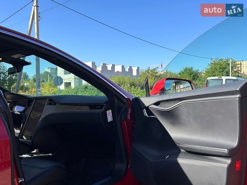 Ліфтбек Tesla Model S 2018 в Житомирі