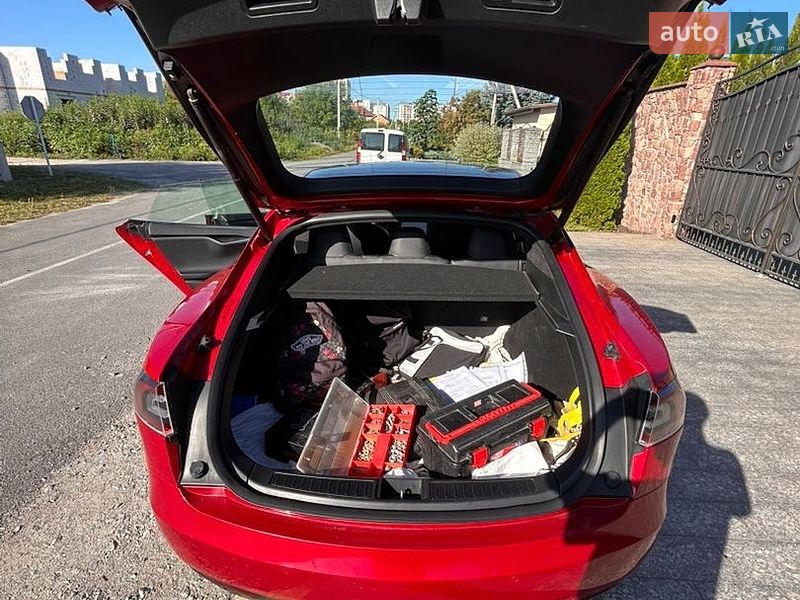 Ліфтбек Tesla Model S 2018 в Житомирі