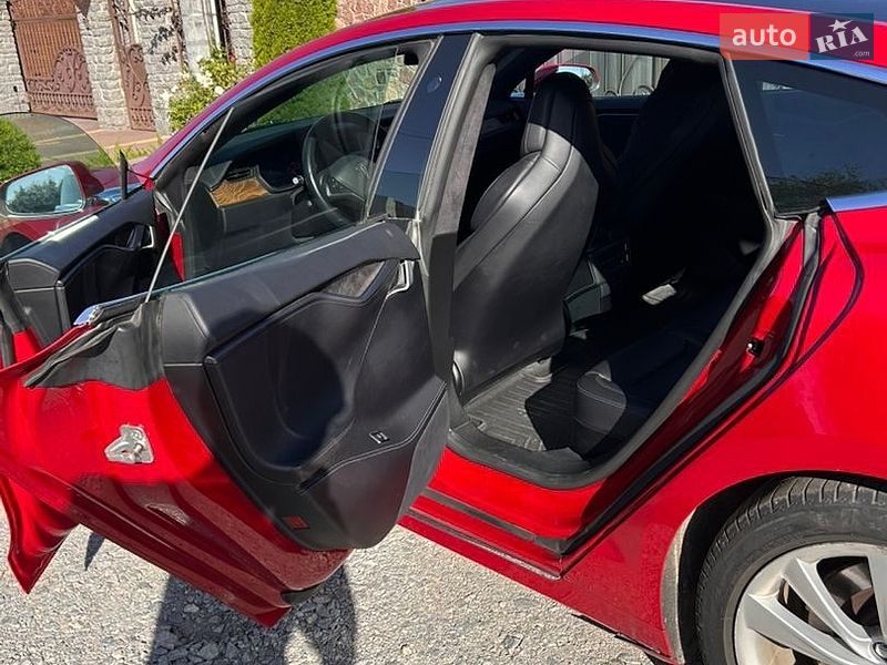 Ліфтбек Tesla Model S 2018 в Житомирі