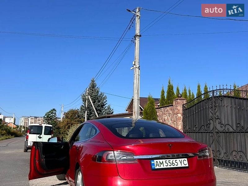 Ліфтбек Tesla Model S 2018 в Житомирі