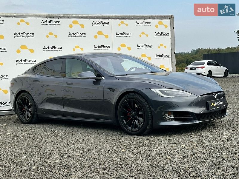 Ліфтбек Tesla Model S 2016 в Луцьку