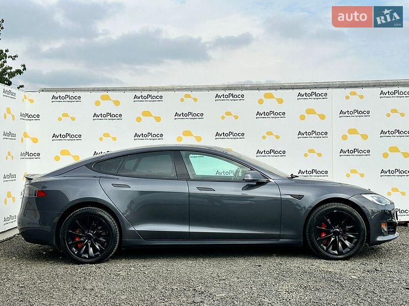Ліфтбек Tesla Model S 2016 в Луцьку