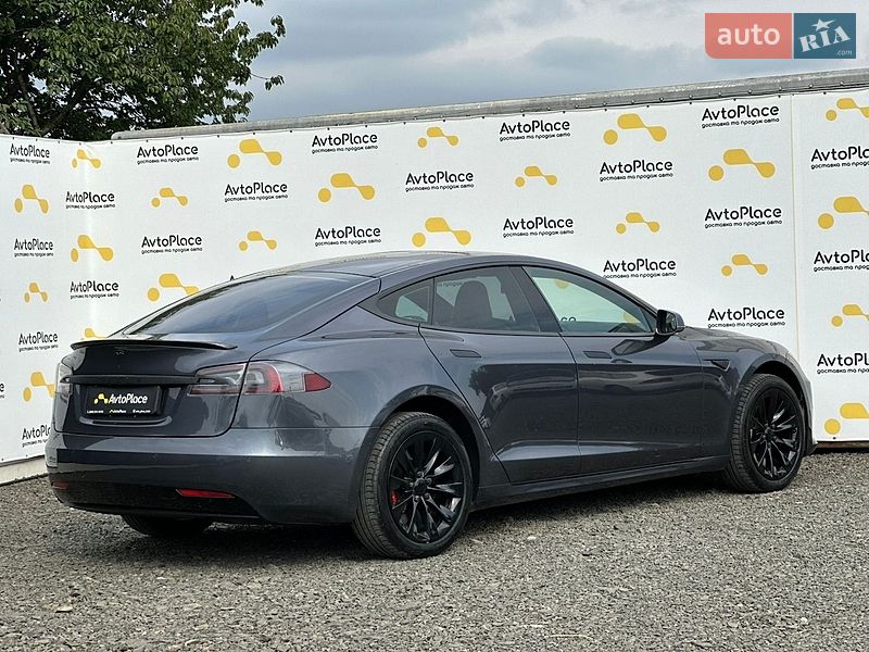 Ліфтбек Tesla Model S 2016 в Луцьку
