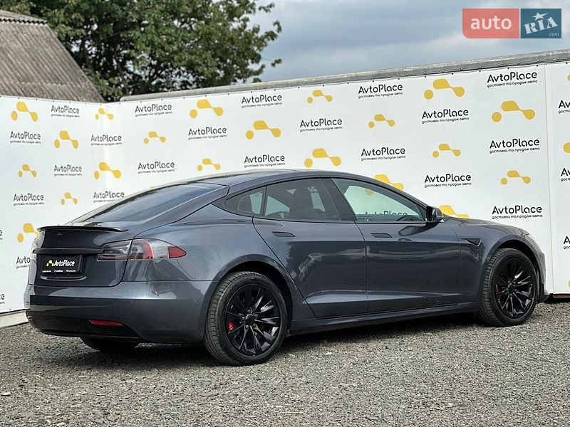 Ліфтбек Tesla Model S 2016 в Луцьку