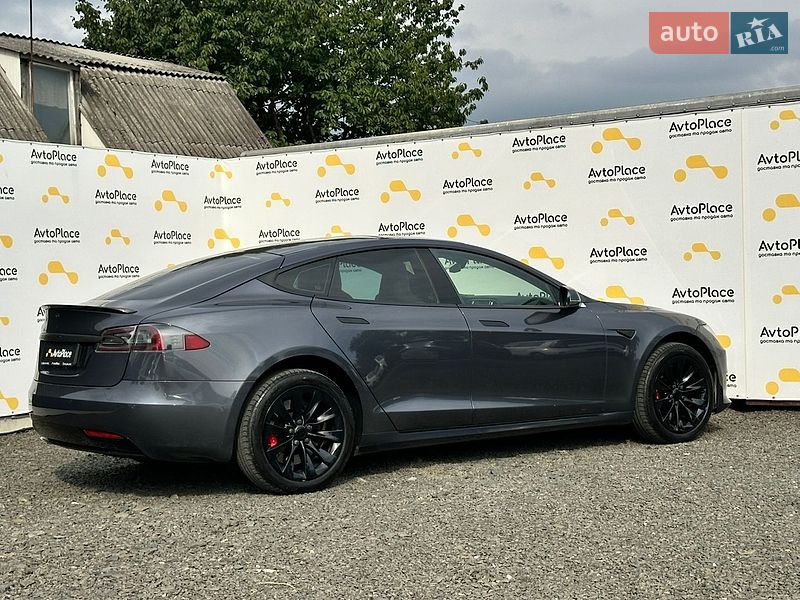 Ліфтбек Tesla Model S 2016 в Луцьку