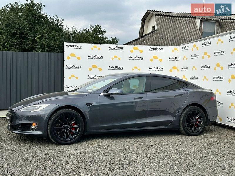 Ліфтбек Tesla Model S 2016 в Луцьку