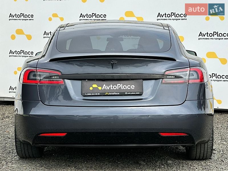 Ліфтбек Tesla Model S 2016 в Луцьку