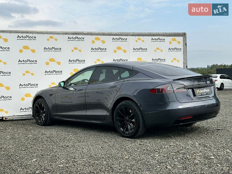 Ліфтбек Tesla Model S 2016 в Луцьку
