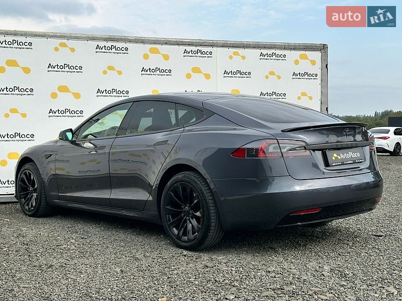 Ліфтбек Tesla Model S 2016 в Луцьку