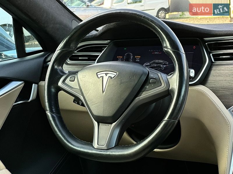 Ліфтбек Tesla Model S 2016 в Луцьку