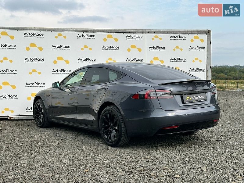 Ліфтбек Tesla Model S 2016 в Луцьку